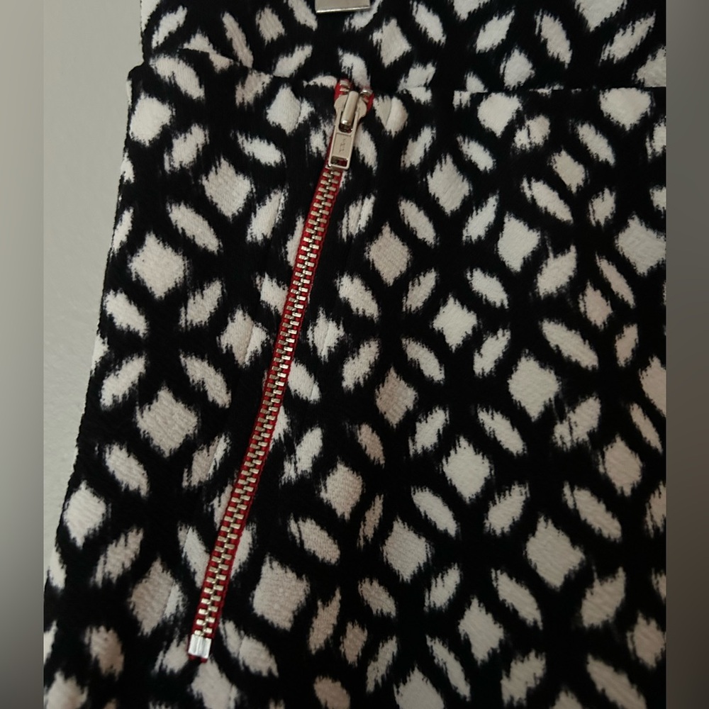 Le Lis Women's A-Line Skirt W/Zip Pockets Size L - Picture 3 of 9